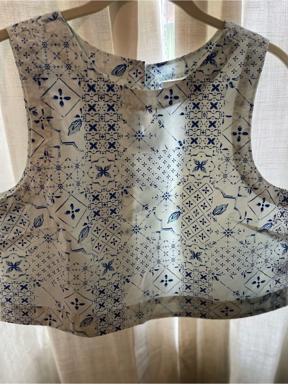 Blue Tile-Print Sleeveless Cropped Top(NWOT)